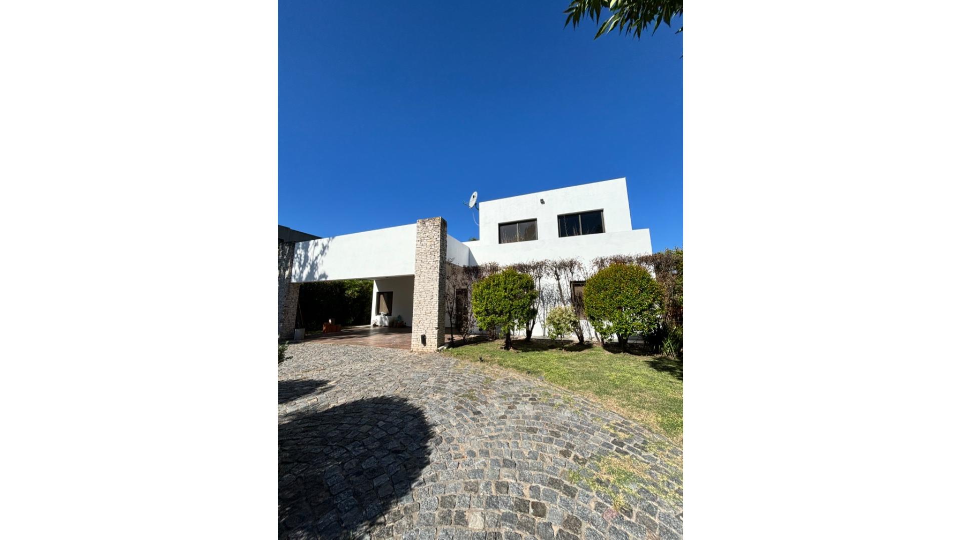 #5375476 | Venta | Casa | Berazategui (Turjansky Y Asociados)