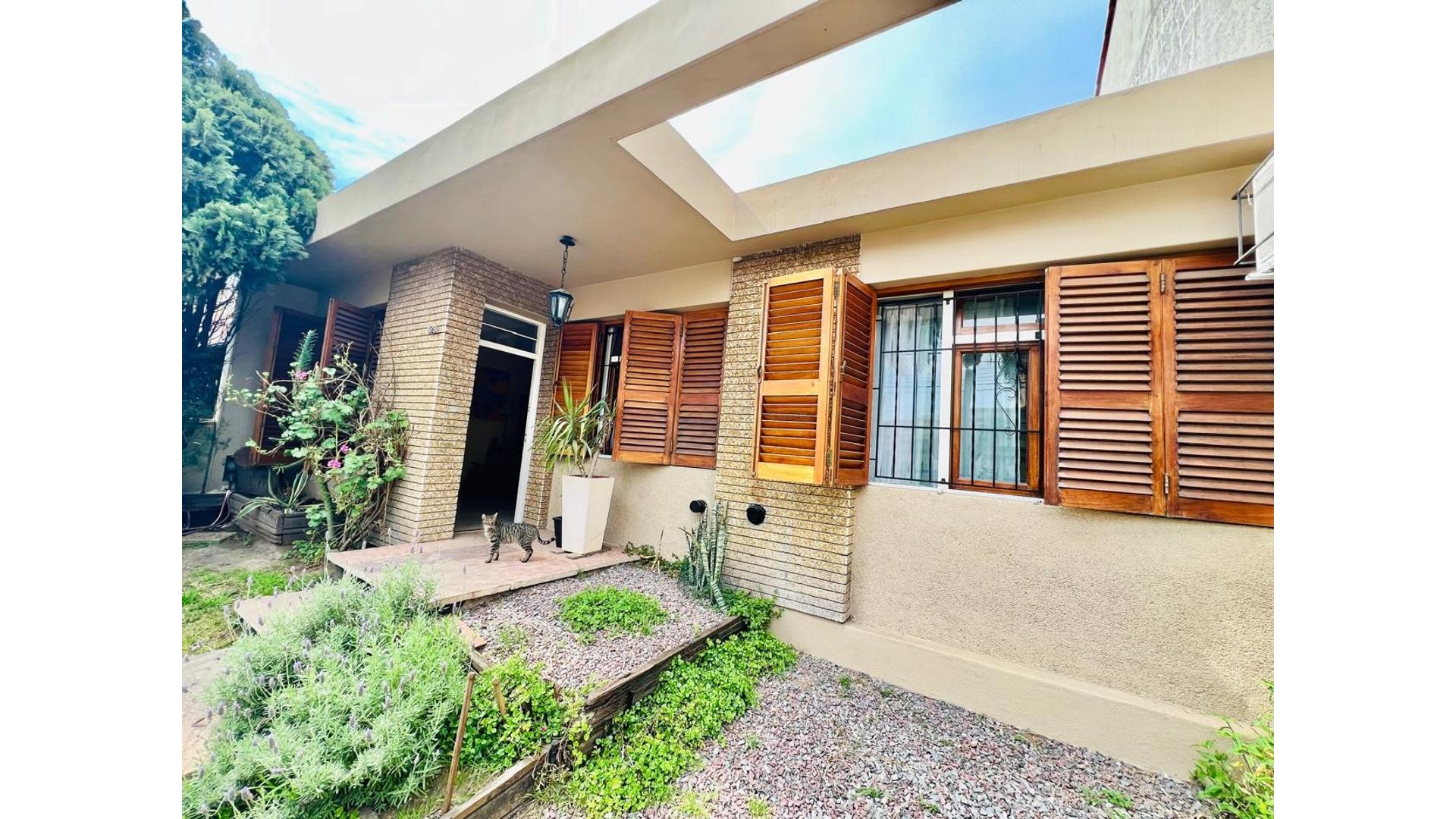 #5379881 | Venta | Casa | Moron (Jaquelina Infantino)