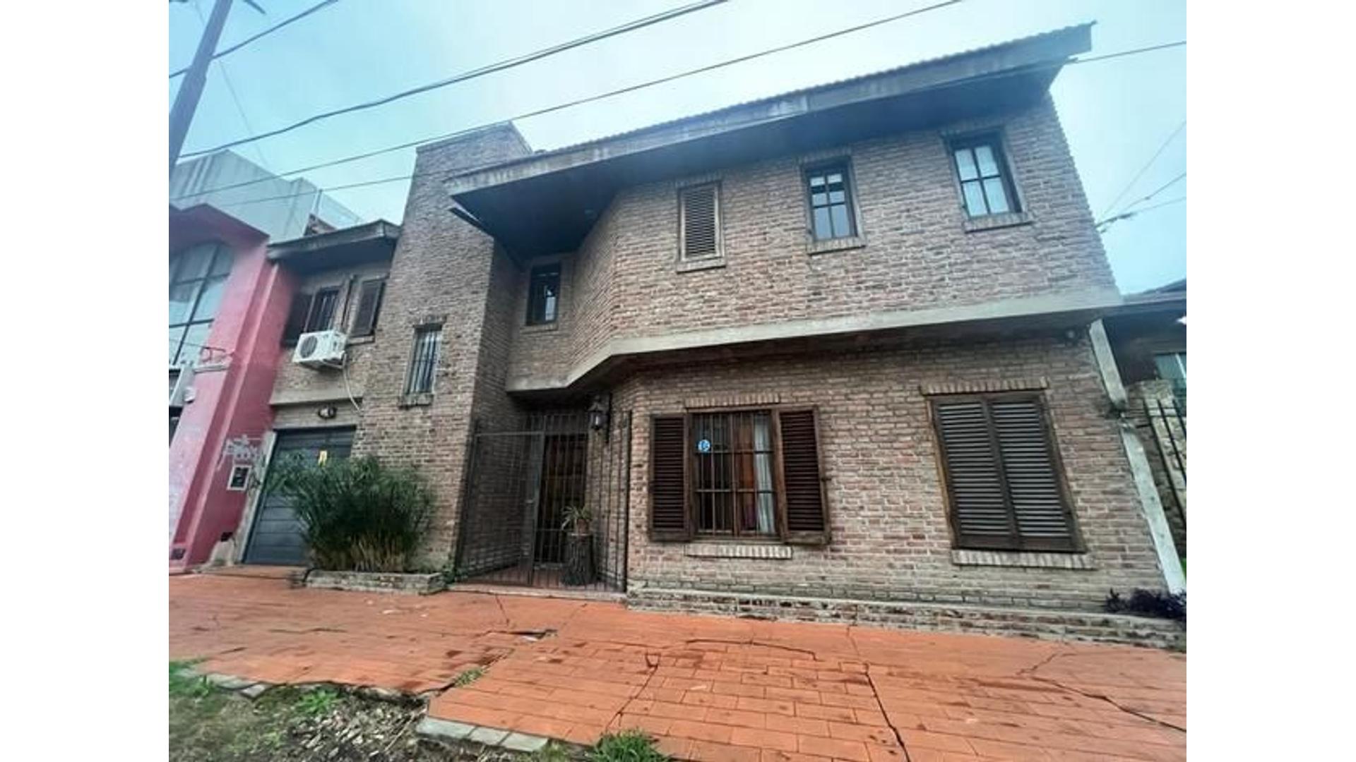 #5379782 | Rental | House | Moron (Fabiana M. Tripe Inmuebles)