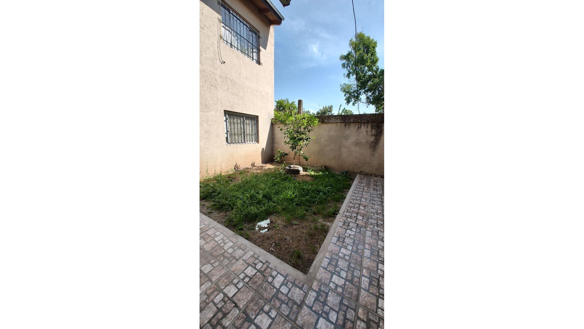 #5413890 | Alquiler | PH | Lanus (Estudio Inmobiliario Di Paola)