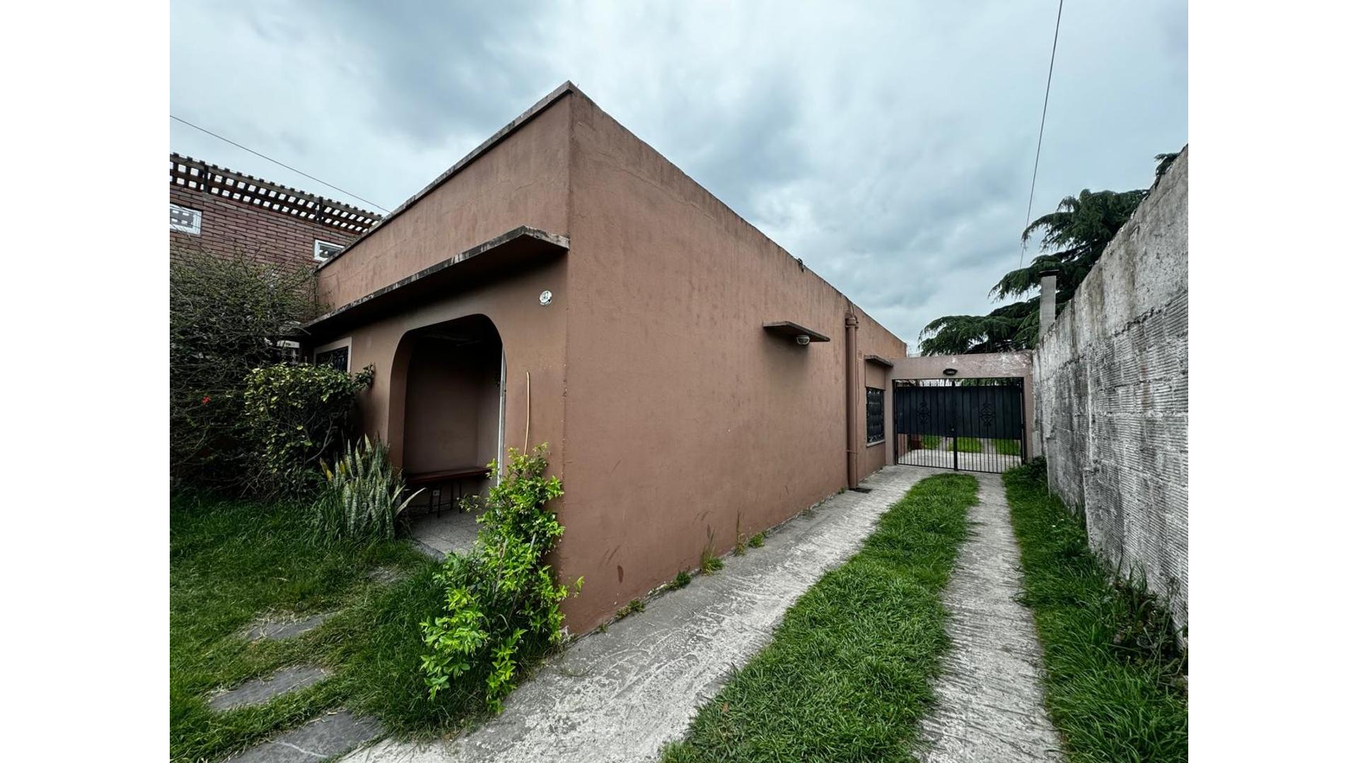 #5418726 | Venta | Casa | Moron (Iglesias Bienes Raíces)