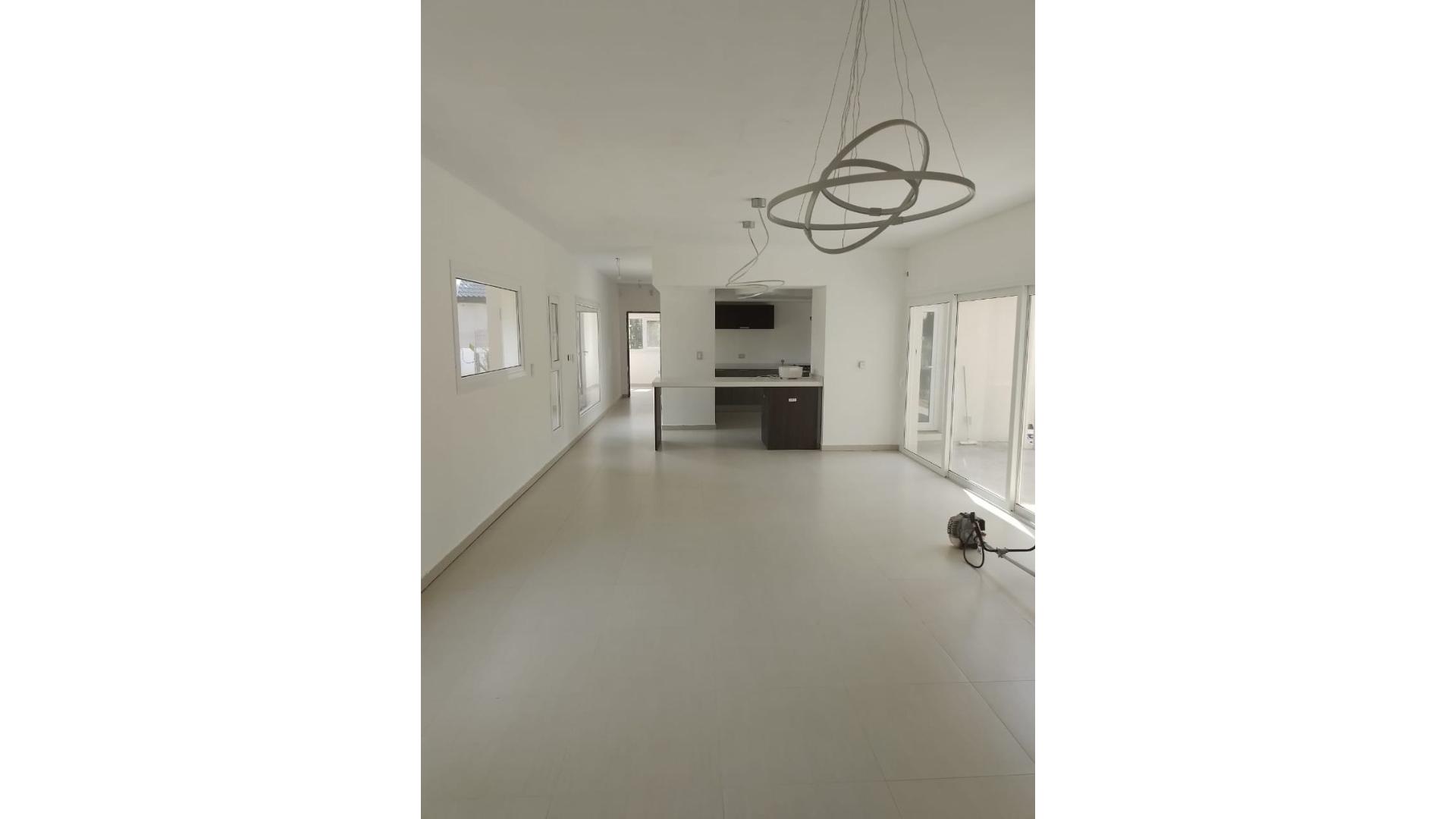 #5425967 | Alquiler | Casa | Plottier (Inmobiliaria De La Via)