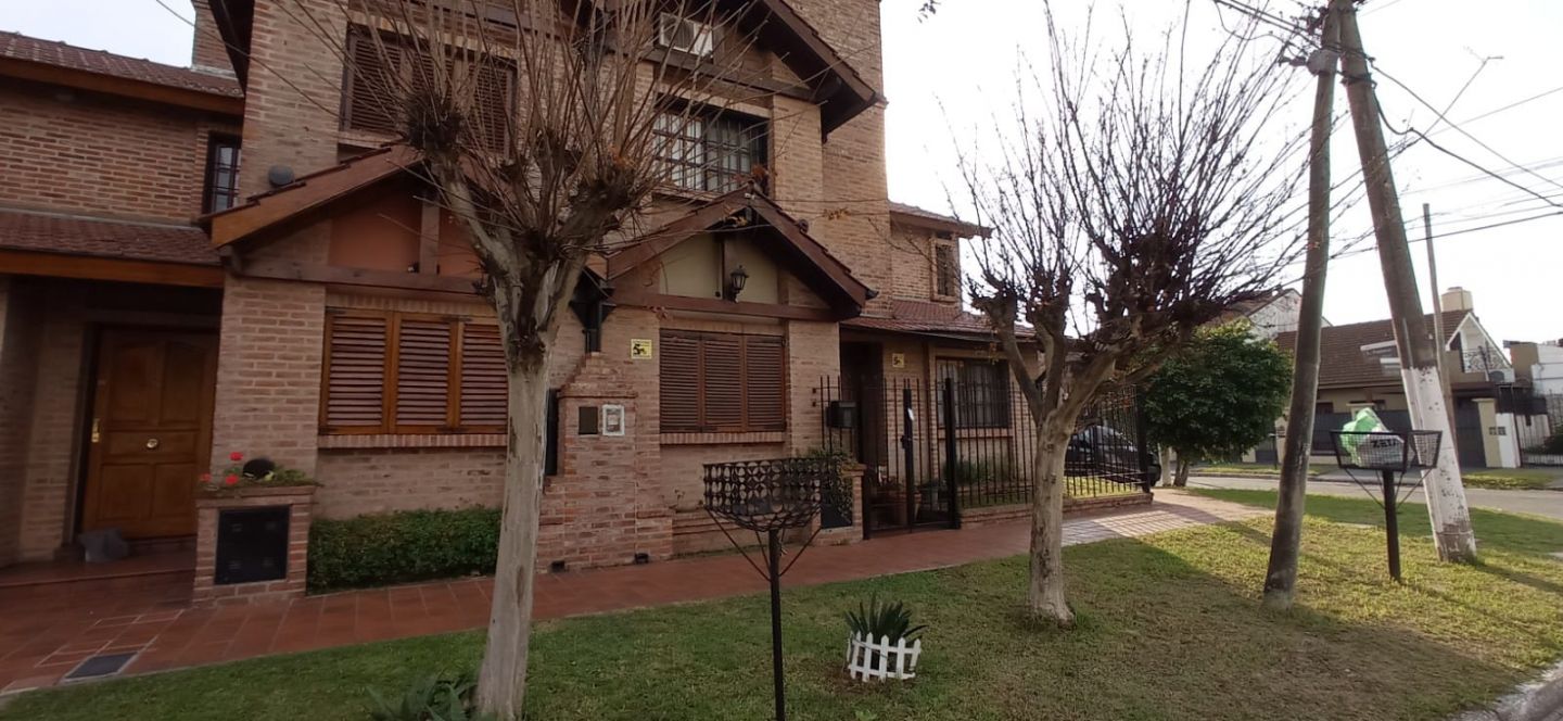 #4342892 | Venta | Casa | Castelar (Gabriel Paris  Asesor inmobiliario)