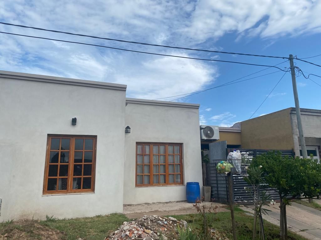 #2386449 | Venta | Casa | Lezama (Ines Canale Propiedades)