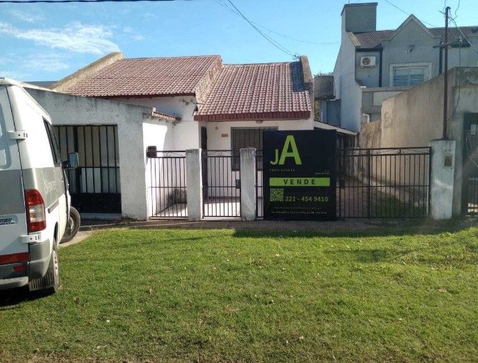 #5249177 | Venta | Casa | La Plata (Juan Arrarás propiedades)