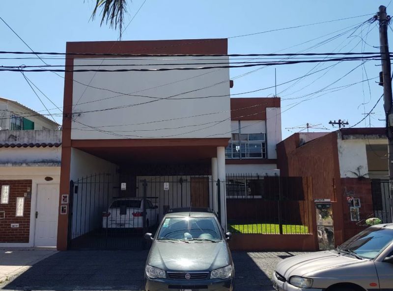 #1223375 | Venta | Casa | Ramos Mejia (Konkolyi Propiedades)