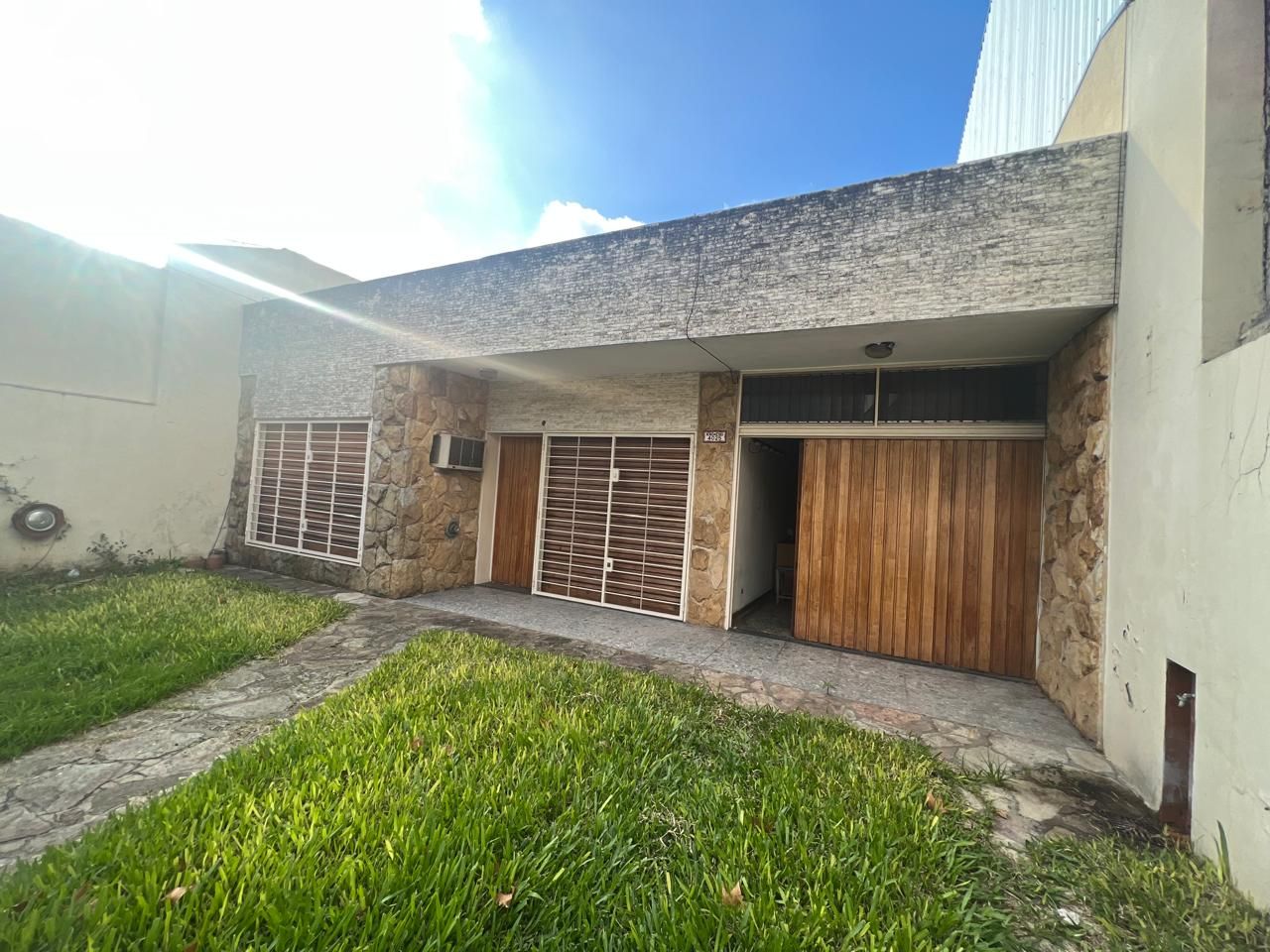 #5241809 | Venta | Casa | Caseros (Melanie Cattozzo Negocios Inmobiliarios)