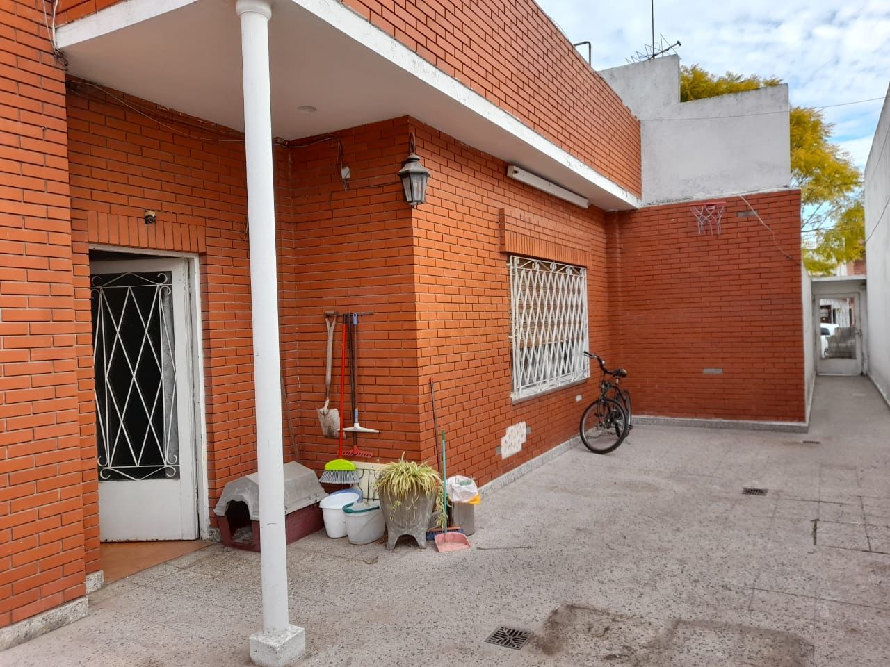 #2168362 | Venta | Casa | Ramos Mejia (Mouras Sabadell Negocios Inmobiliarios)