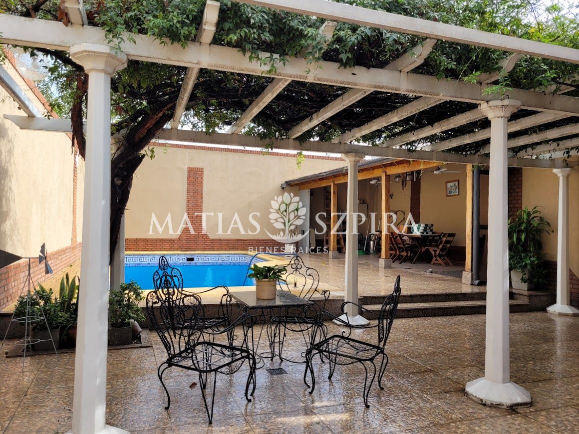 #3764331 | Venta | Casa | Castelar (Matias Szpira Bienes Raices)