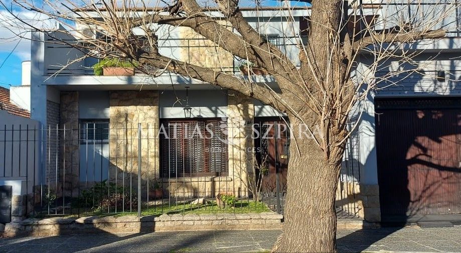 #5295114 | Venta | Casa | Castelar (Matias Szpira Bienes Raices)