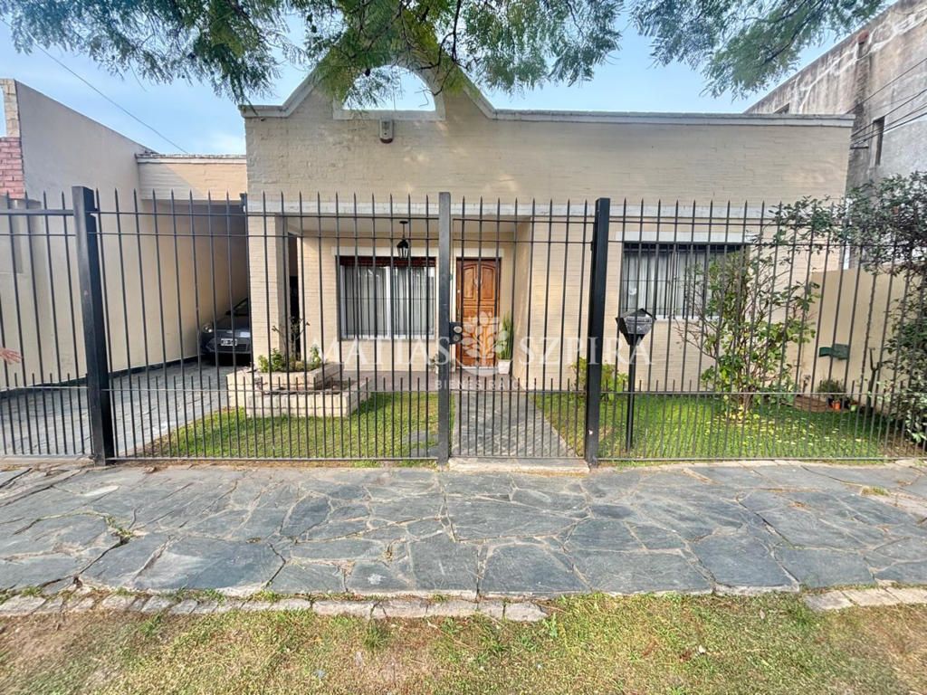 #5361086 | Sale | House | Castelar (Matias Szpira Bienes Raices)